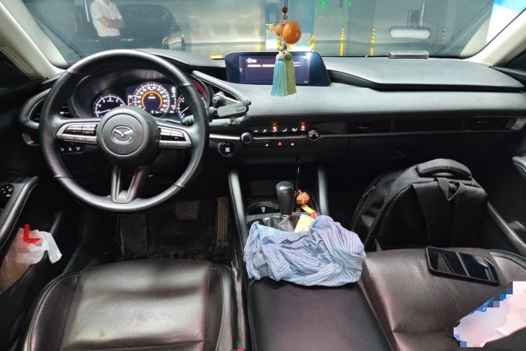 Used Mazda 3 Axela 2020 2.0L Automatic ZhiShang Edition Center Console