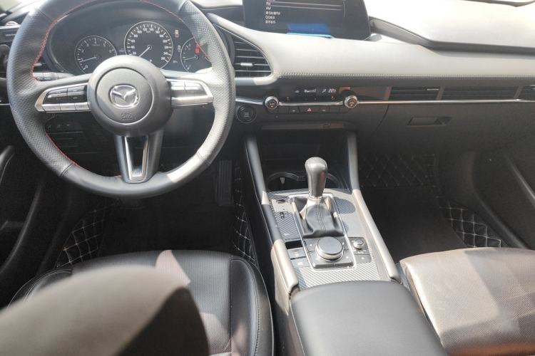 Used Mazda 3 Axela 2020 2.0L Automatic Luxury Version Center Console