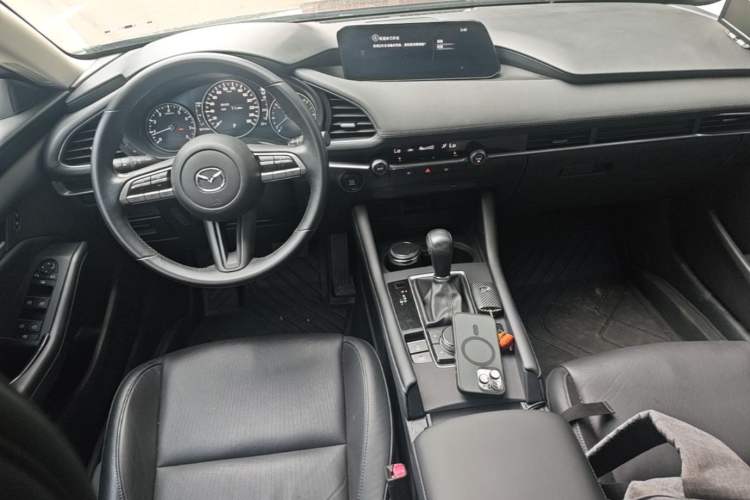 Used Mazda 3 Axela 2020 1.5L Automatic Luxury Version Center Console
