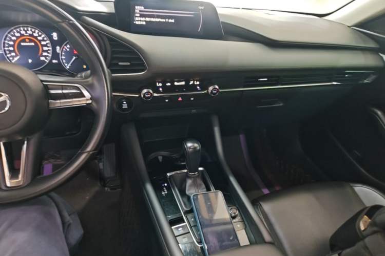 Used Mazda 3 Axela 2020 2.0L Automatic Zhiya Edition Center Console