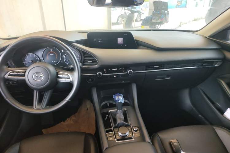Used Mazda 3 Axela 2020 1.5L Automatic Luxury Version Center Console