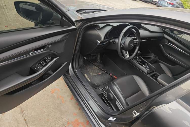 Used Mazda 3 Axela 2020 2.0L Automatic Zhiya Edition Driver Seat