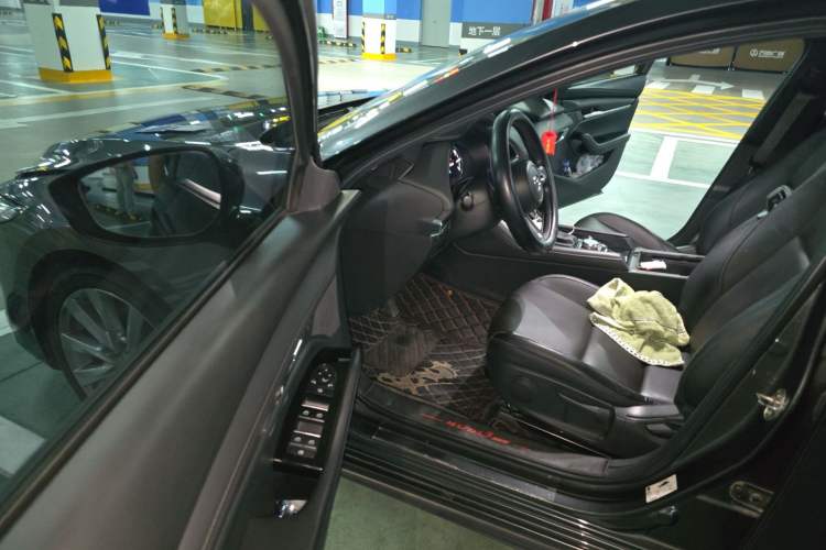 Used Mazda 3 Axela 2020 2.0L Automatic Zhiya Edition Driver Seat