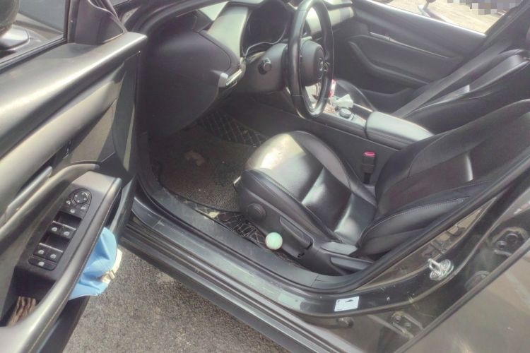 Used Mazda 3 Axela 2020 1.5L Automatic Luxury Version Driver Seat