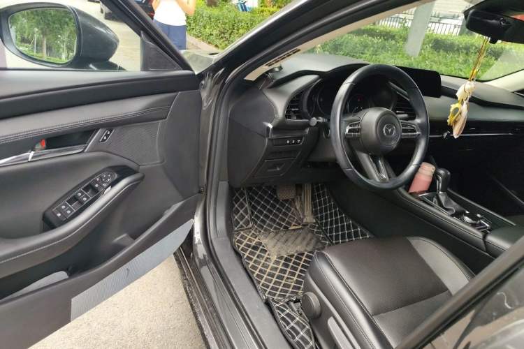 Used Mazda 3 Axela 2020 2.0L Automatic Zhiya Edition Driver Seat