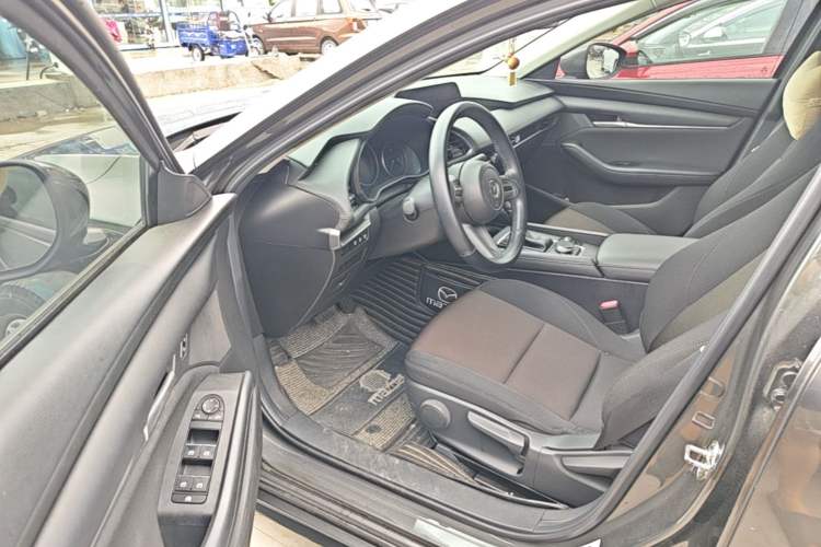 Used Mazda 3 Axela 2020 1.5L Automatic ZhiMei Edition Driver Seat