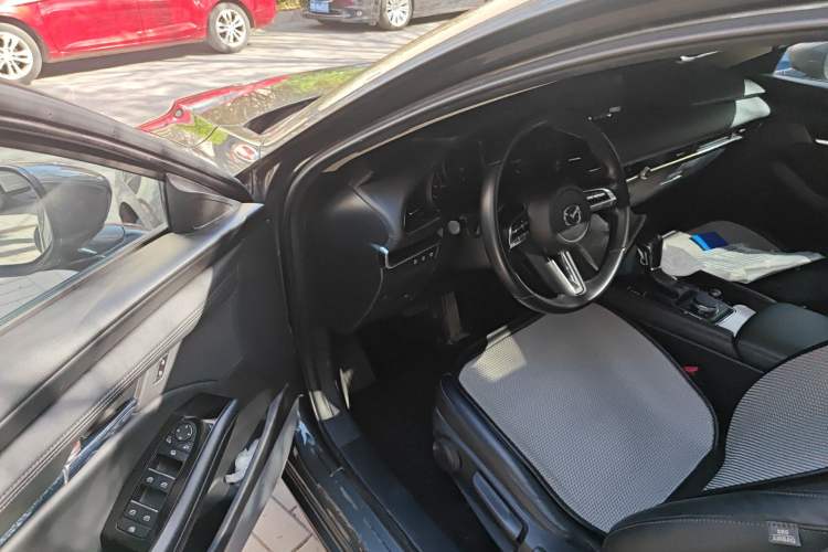 Used Mazda 3 Axela 2020 2.0L Automatic Zhiya Edition Driver Seat