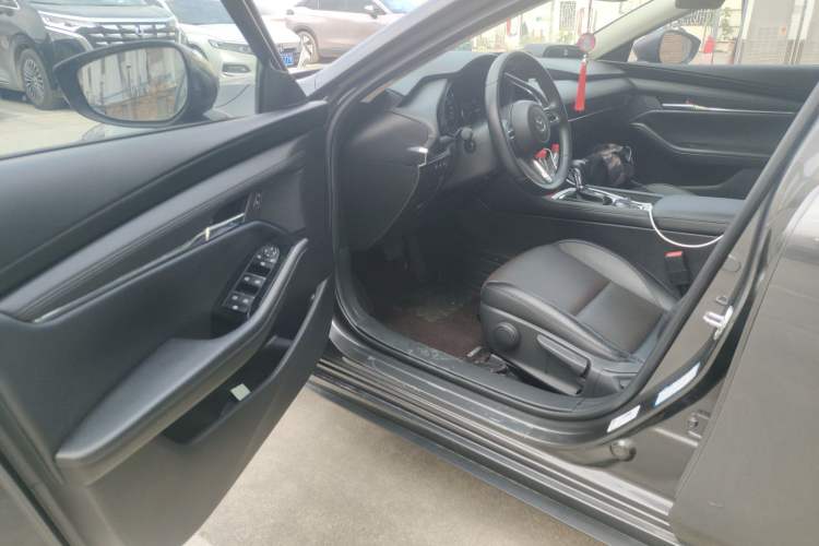 Used Mazda 3 Axela 2020 2.0L Automatic Zhiya Edition Driver Seat