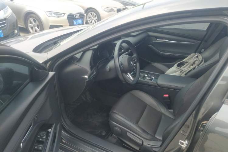Used Mazda 3 Axela 2020 2.0L Automatic Zhiya Edition Driver Seat