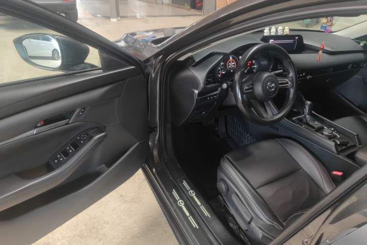 Used Mazda 3 Axela 2020 1.5L Automatic ZhiMei Edition Driver Seat