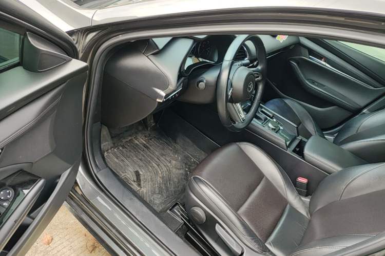 Used Mazda 3 Axela 2020 2.0L Automatic Zhiya Edition Driver Seat