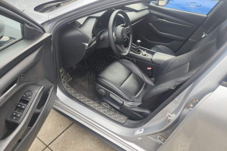 Used Mazda 3 Axela 2020 1.5L Manual ZhiMei Edition Driver Seat