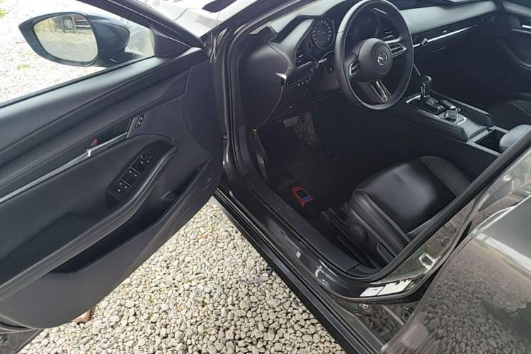 Used Mazda 3 Axela 2020 2.0L Automatic Zhiya Edition Driver Seat