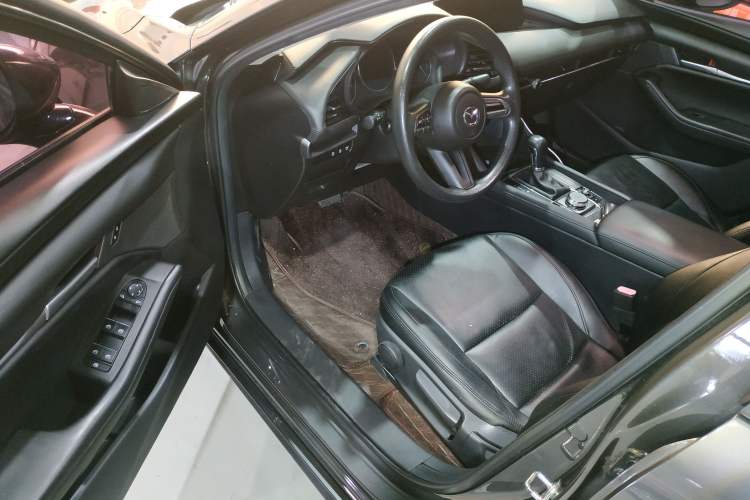 Used Mazda 3 Axela 2020 1.5L Automatic ZhiMei Edition Driver Seat