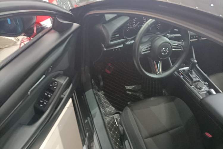 Used Mazda 3 Axela 2020 1.5L Automatic ZhiMei Edition Driver Seat