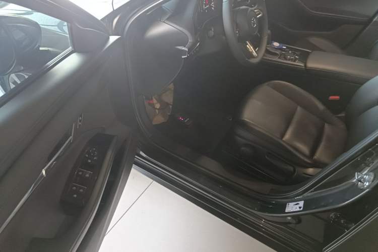 Used Mazda 3 Axela 2020 2.0L Automatic Zhiya Edition Driver Seat