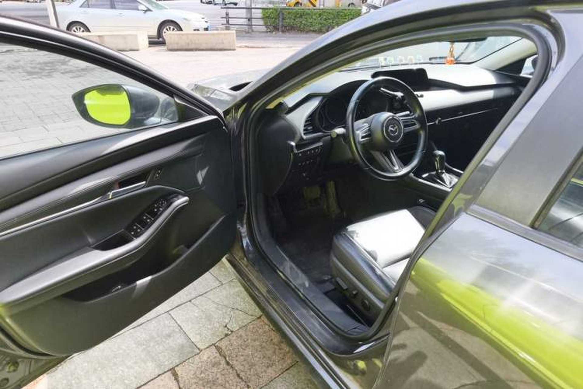 Used Mazda 3 Axela 2020 2.0L Automatic Luxury Version Driver Seat