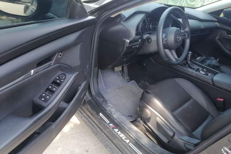 Used Mazda 3 Axela 2020 1.5L Automatic Luxury Version Driver Seat