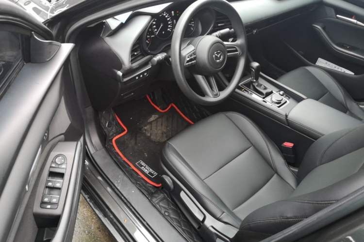 Used Mazda 3 Axela 2020 1.5L Automatic ZhiMei Edition Driver Seat