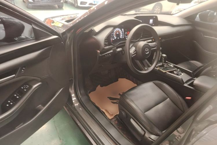 Used Mazda 3 Axela 2020 1.5L Automatic ZhiMei Edition Driver Seat