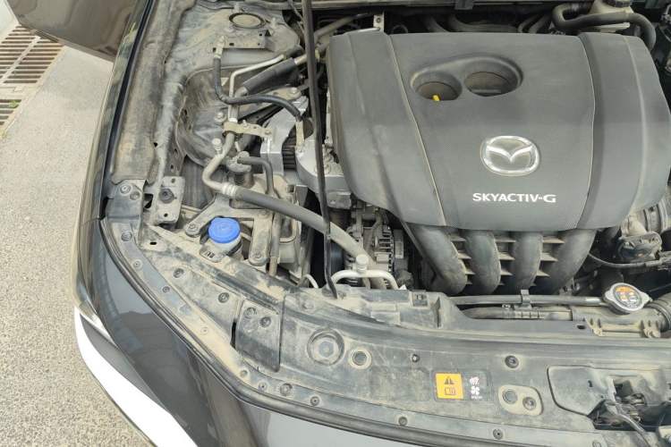 Used Mazda 3 Axela 2020 2.0L Automatic Luxury Version Engine Bay Right