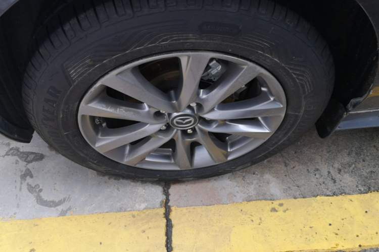 Used Mazda 3 Axela 2020 1.5L Automatic ZhiMei Edition Exterior 2