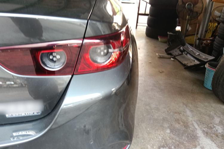 Used Mazda 3 Axela 2020 1.5L Automatic Luxury Version Exterior 3