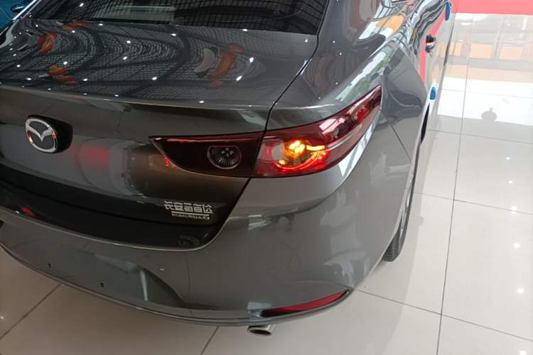 Used Mazda 3 Axela 2020 1.5L Automatic ZhiMei Edition Exterior 3