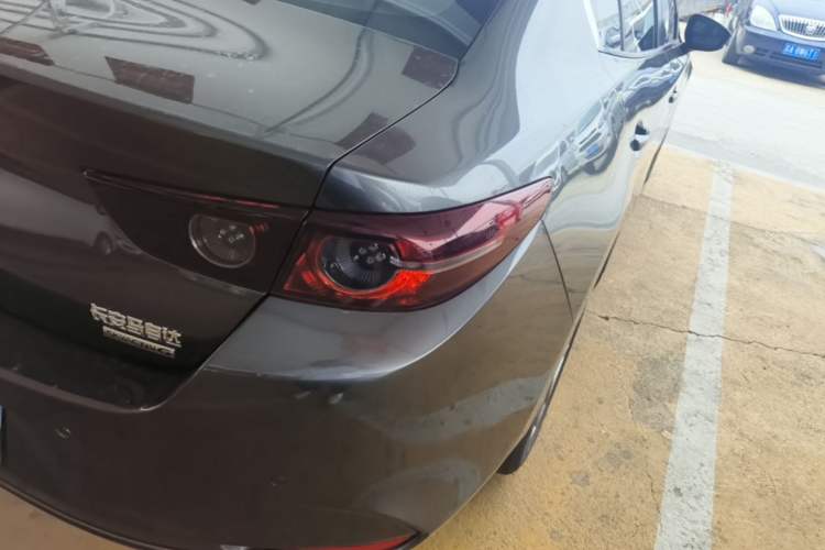 Used Mazda 3 Axela 2020 1.5L Automatic ZhiMei Edition Exterior 3