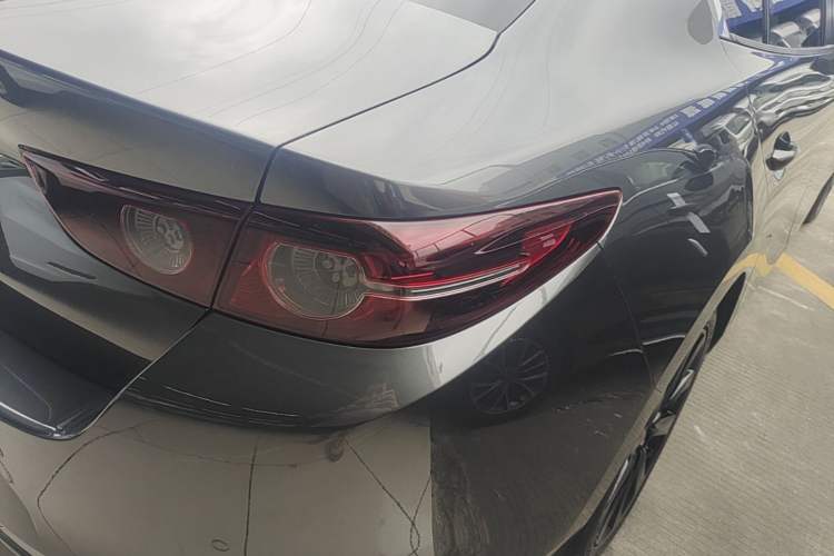 Used Mazda 3 Axela 2020 2.0L Automatic Zhiya Edition Exterior 3