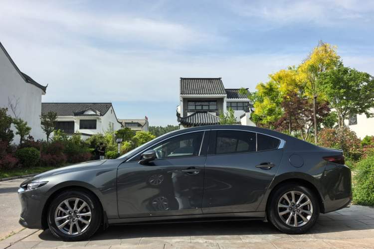 Used Mazda 3 Axela 2020 1.5L Automatic Luxury Version Exterior 6