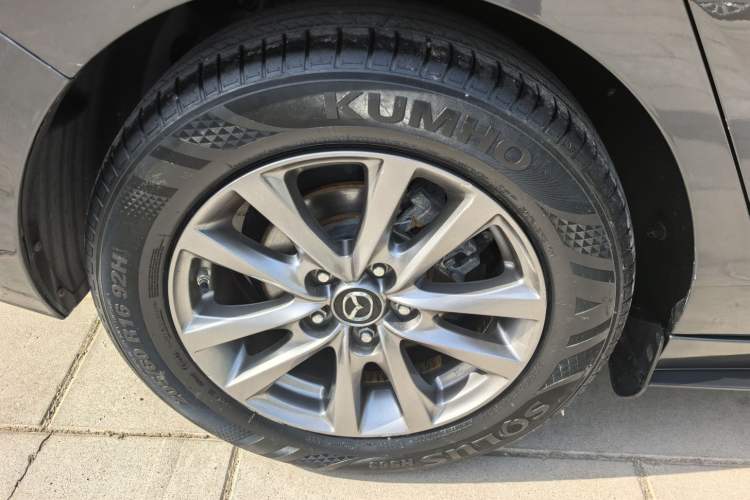 Used Mazda 3 Axela 2020 1.5L Automatic Luxury Version Exterior 7