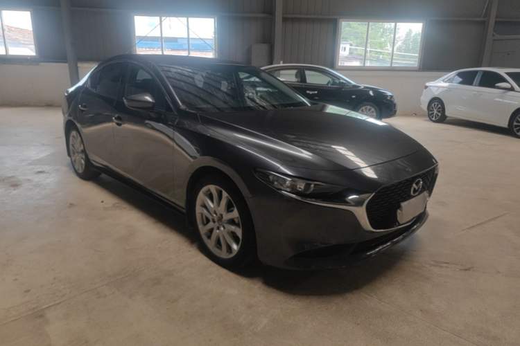 Used Mazda 3 Axela 2020 1.5L Automatic ZhiMei Edition Front Right 45 Deg
