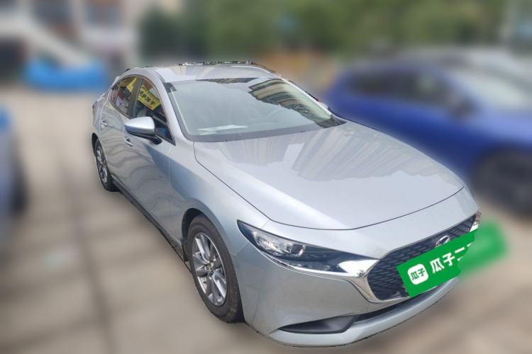 Used Mazda 3 Axela 2020 1.5L Manual ZhiMei Edition Front Right 45 Deg