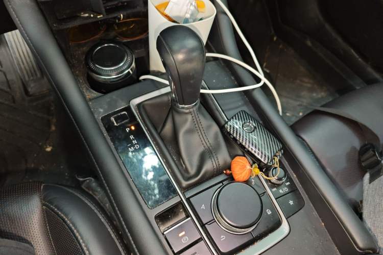 Used Mazda 3 Axela 2020 1.5L Automatic Luxury Version Gear Lever