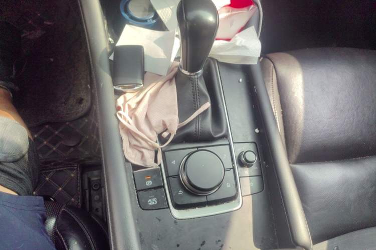 Used Mazda 3 Axela 2020 1.5L Automatic Luxury Version Gear Lever