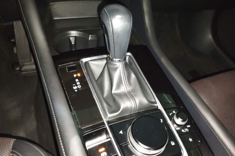 Used Mazda 3 Axela 2020 2.0L Automatic Zhiya Edition Gear Lever