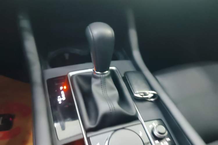 Used Mazda 3 Axela 2020 1.5L Automatic Luxury Version Gear Lever