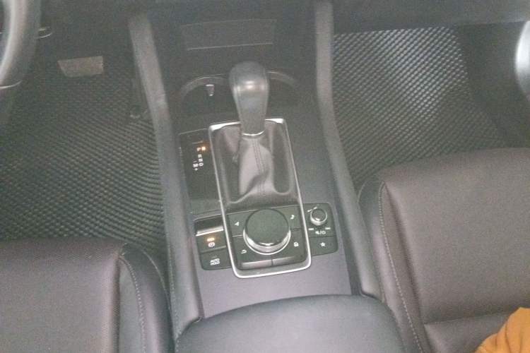 Used Mazda 3 Axela 2020 1.5L Automatic Luxury Version Gear Lever