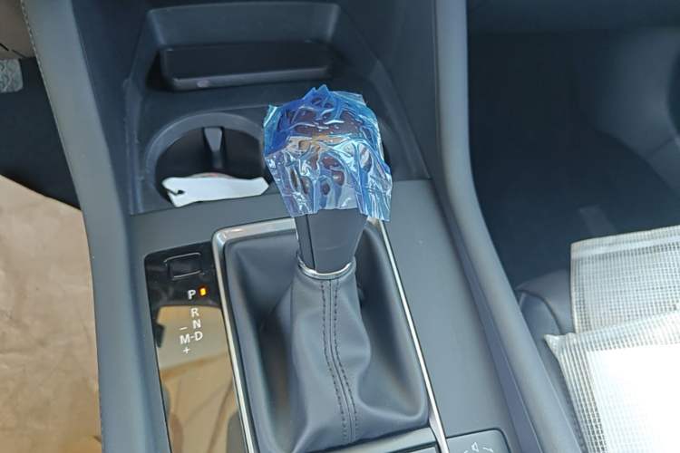 Used Mazda 3 Axela 2020 1.5L Automatic Luxury Version Gear Lever