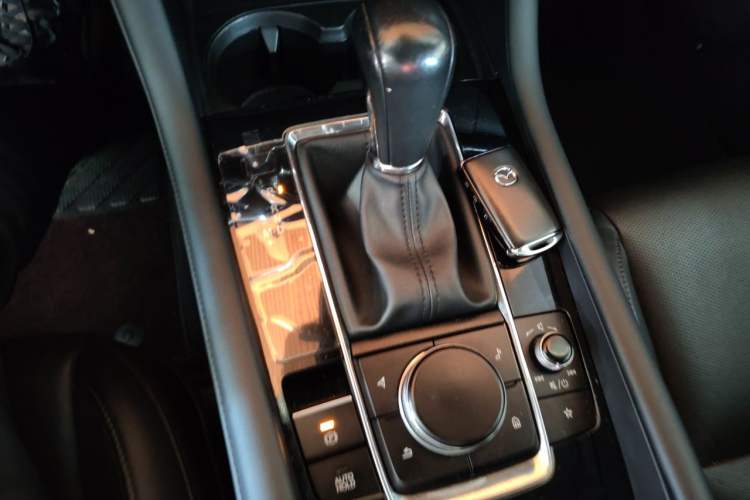 Used Mazda 3 Axela 2020 2.0L Automatic Zhiya Edition Gear Lever