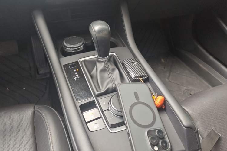 Used Mazda 3 Axela 2020 1.5L Automatic Luxury Version Gear Lever