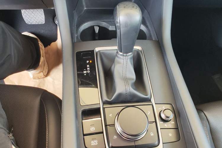 Used Mazda 3 Axela 2020 1.5L Automatic Luxury Version Gear Lever