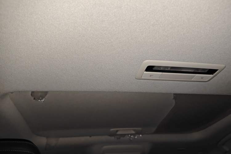 Used Mazda 3 Axela 2020 1.5L Automatic Luxury Version Headliner