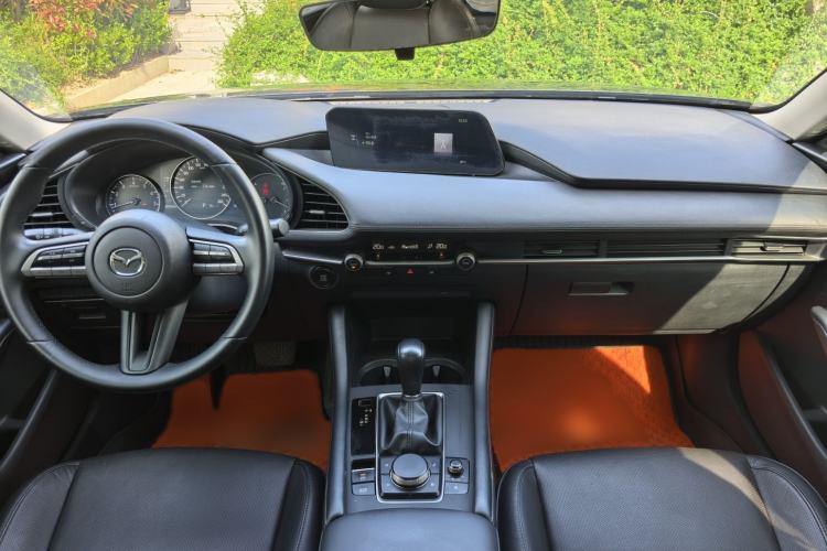 Used Mazda 3 Axela 2020 1.5L Automatic Luxury Version Interior 1