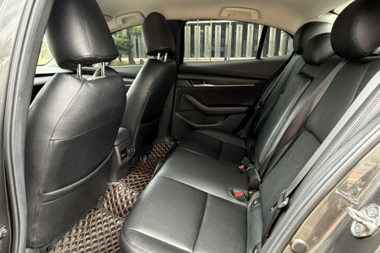 Used Mazda 3 Axela 2020 1.5L Automatic ZhiMei Edition Interior 2