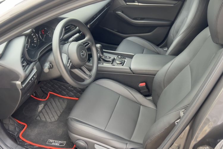 Used Mazda 3 Axela 2020 1.5L Automatic ZhiMei Edition Interior 2