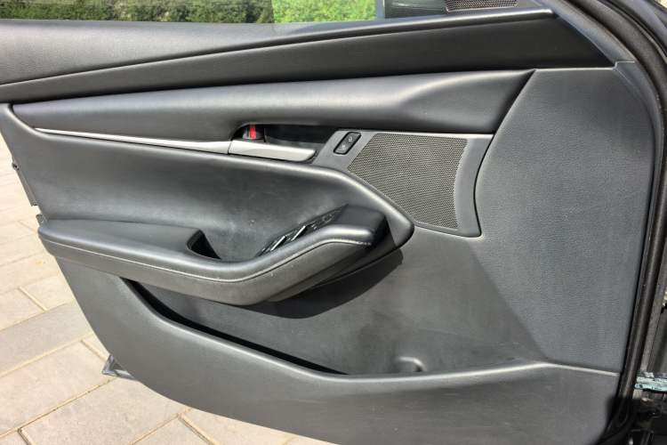 Used Mazda 3 Axela 2020 1.5L Automatic Luxury Version Interior 2
