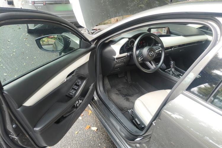 Used Mazda 3 Axela 2020 2.0L X Compression Ignition Prestige Version Interior 3