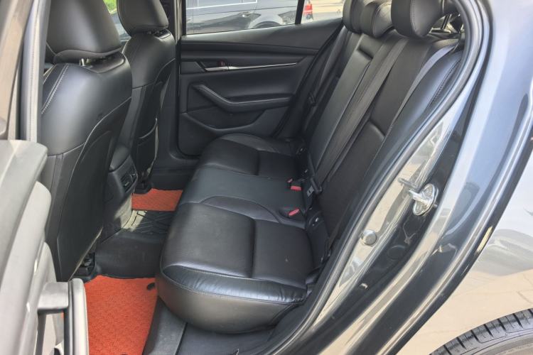 Used Mazda 3 Axela 2020 1.5L Automatic Luxury Version Interior 4